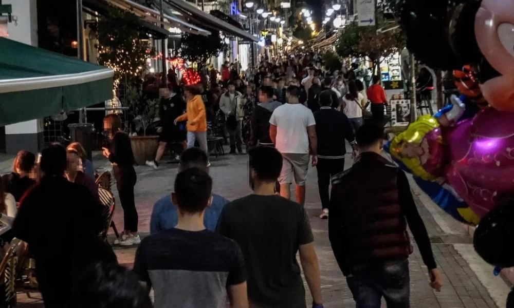 Κορονοϊός: ''Καμπανάκι ειδικών'' μετά τις ελευθερίες στους εμβολιασμένους